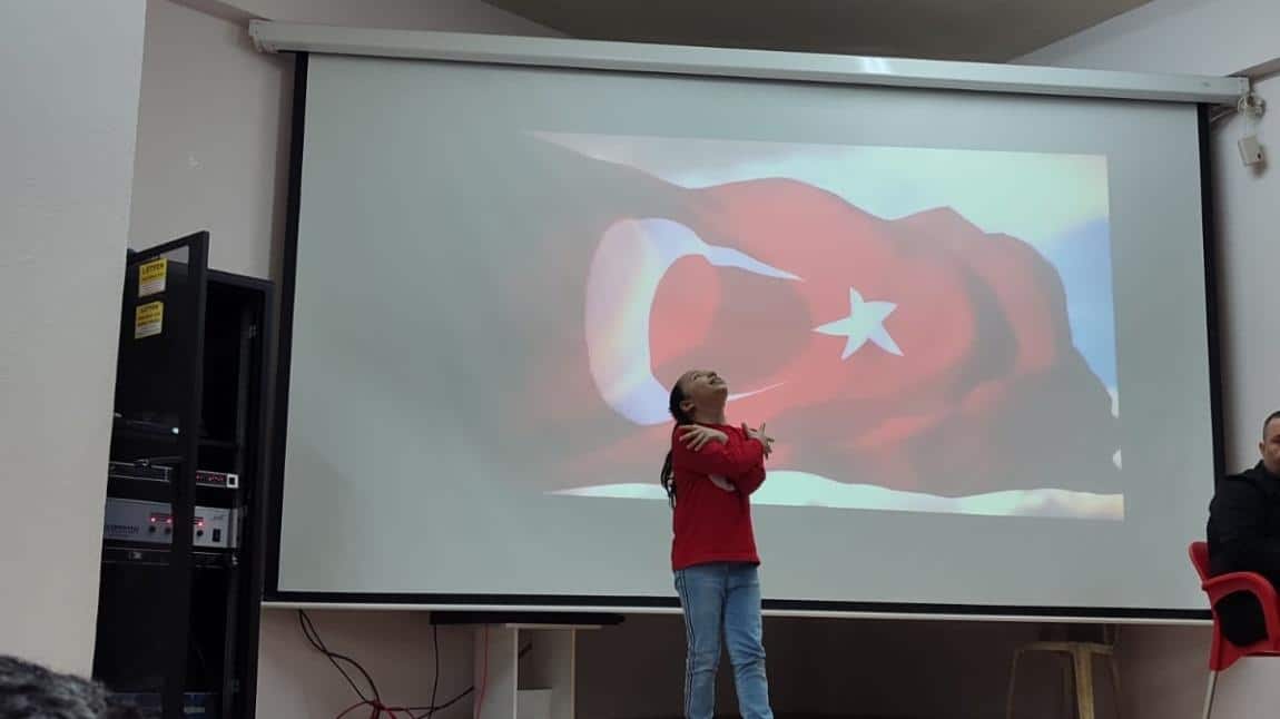 Okulumuz öğrencilerinden Emine Ebrar Ergan ilçemizde düzenlenen İstiklal Marşını güzel okuma yarışmasına katılmıştır.